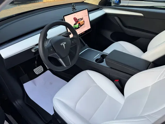Tesla Model Y — Фото автомобиля 27