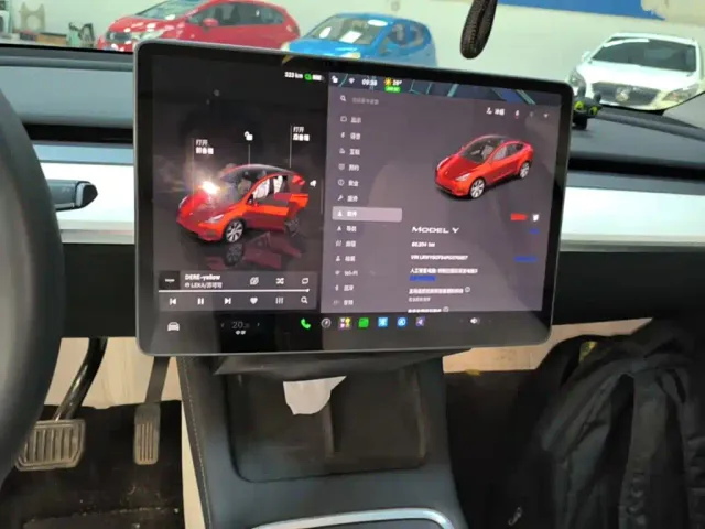 Tesla Model Y — Фото автомобиля 12