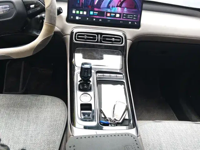 Geely Boyue L — Фото автомобиля 16