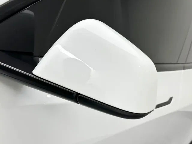 Tesla Model Y — Фото автомобиля 21
