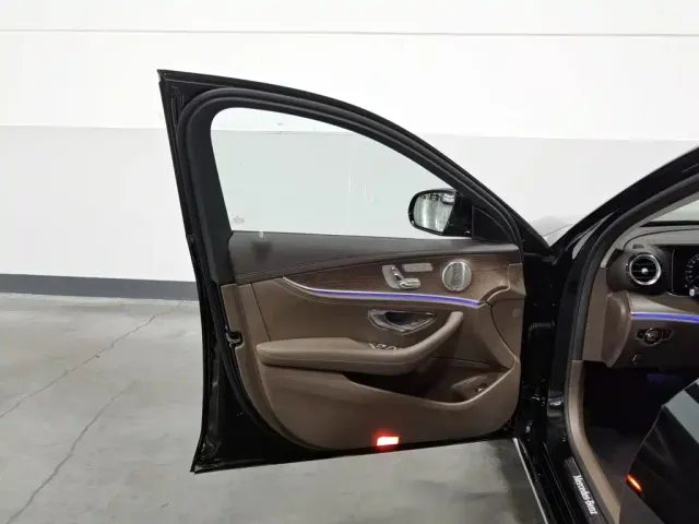 Mercedes-Benz E-Class — Фото автомобиля 8