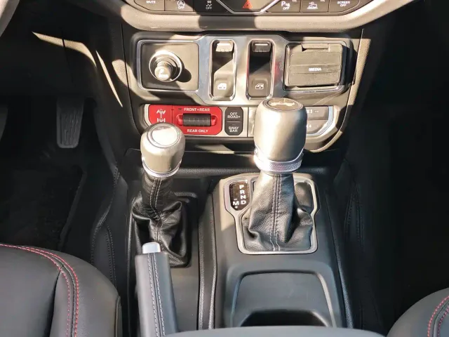 Jeep Wrangler — Фото автомобиля 8