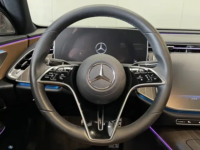 Mercedes-Benz E-Class — Фото автомобиля 19