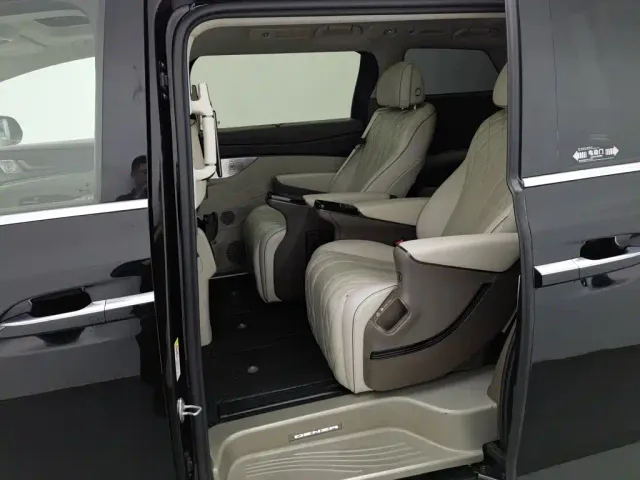 Denza D9 — Фото автомобиля 15