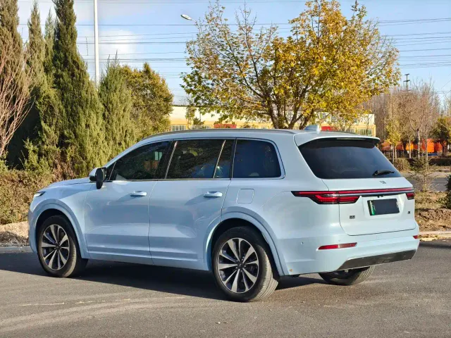Li Auto ONE — Фото автомобиля 4