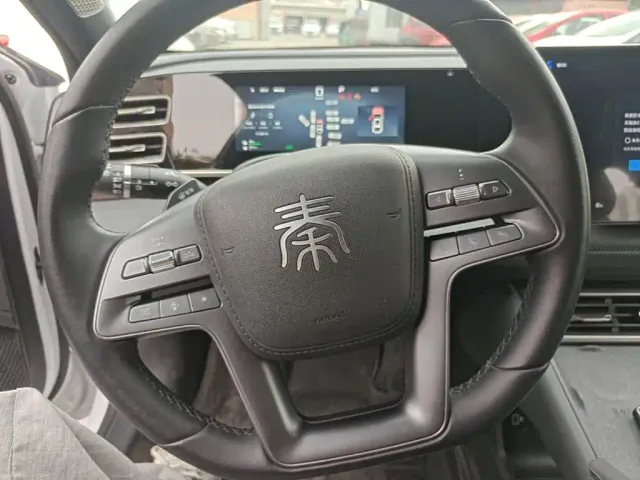 BYD Qin L — Фото автомобиля 10