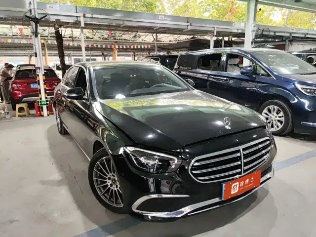 Mercedes-Benz E-Class — Фото автомобиля 4