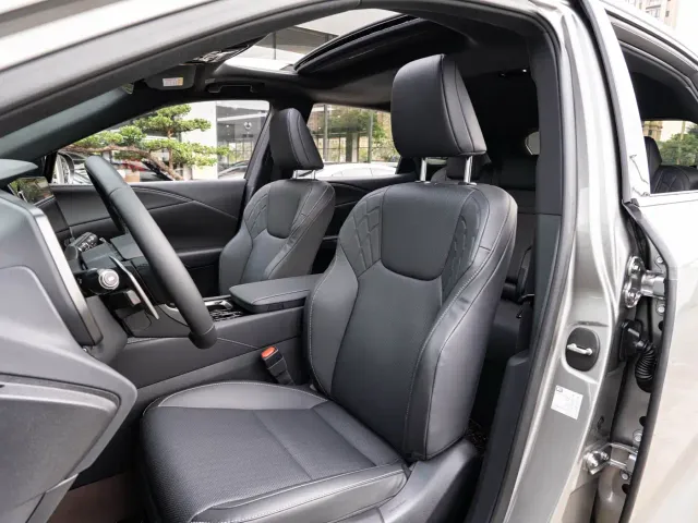 Lexus RX — Фото автомобиля 11