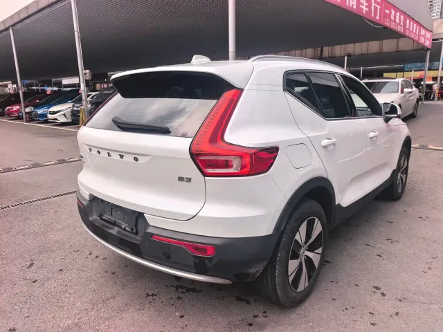 Volvo XC40 — Фото автомобиля 12