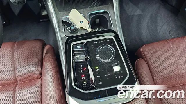 BMW 7-Series 7 серия (G70) 740i xDrive M Sport — Фото автомобиля 7