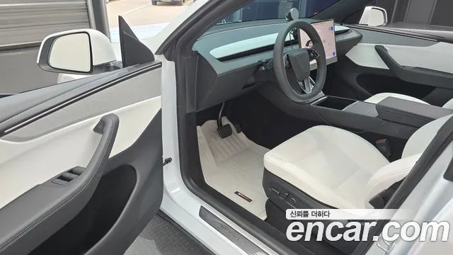 Tesla Model Y — Фото автомобиля 10