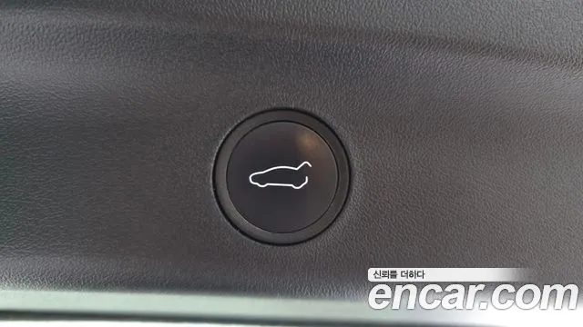 Tesla Model Y — Фото автомобиля 26
