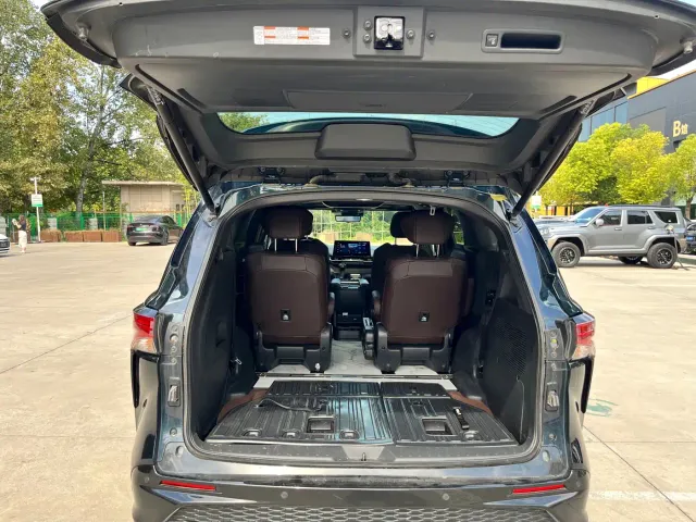 Toyota Granvia — Фото автомобиля 16