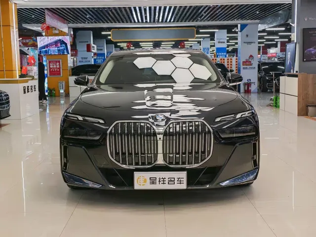 BMW 7 Series — Фото автомобиля 2