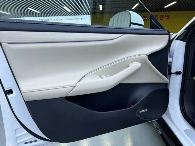 Xiaomi SU7 — Фото автомобиля 18