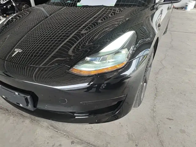 Tesla Model 3 — Фото автомобиля 23