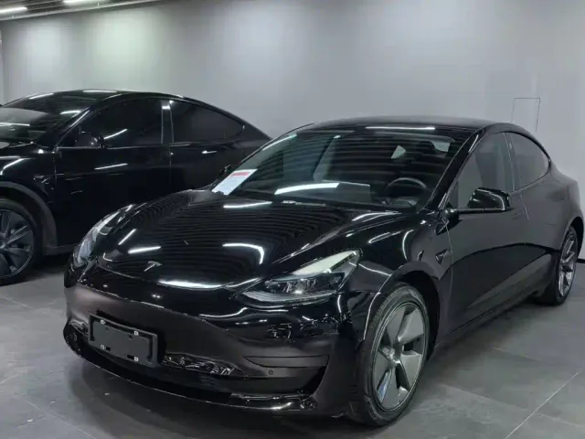 Фотография автомобиля — Tesla Model 3