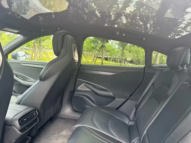 Xiaomi SU7 — Фото автомобиля 10