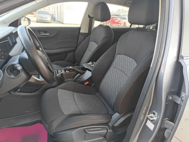 Roewe i5 — Фото автомобиля 14