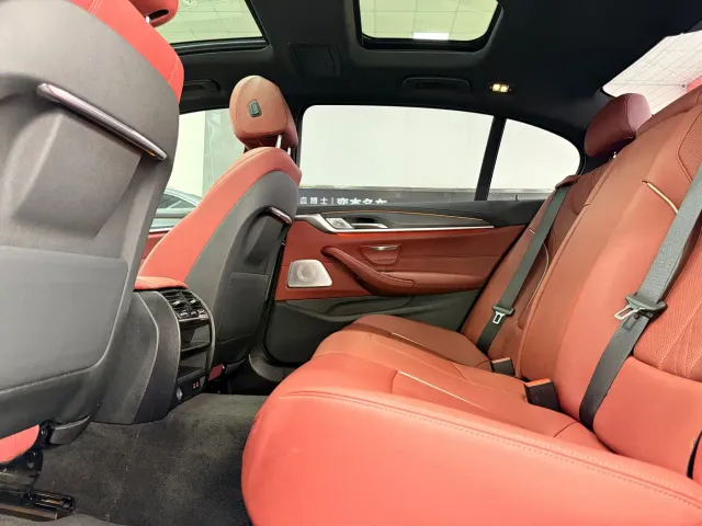 BMW 5 Series — Фото автомобиля 6