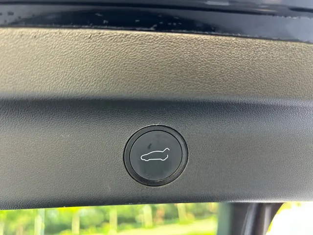 Tesla Model Y — Фото автомобиля 11
