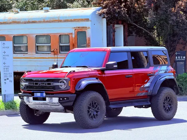 Ford Bronco — Фото автомобиля 3