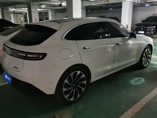 Aito M5 — Фото автомобиля 3