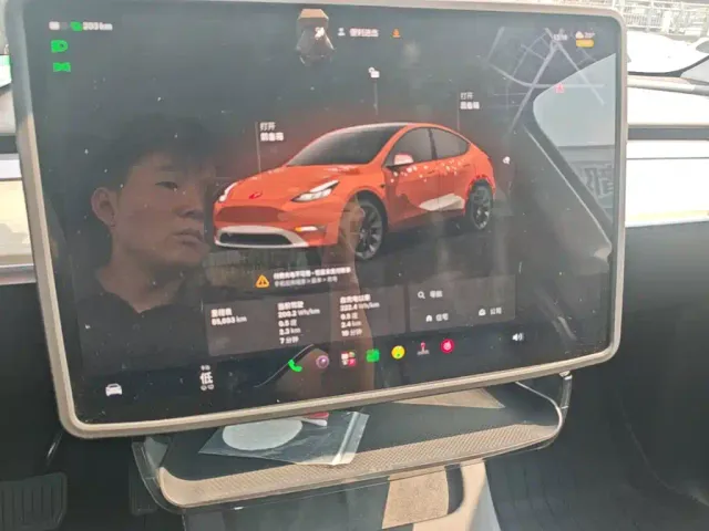 Tesla Model Y — Фото автомобиля 12