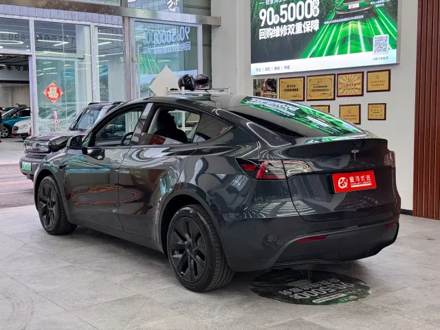 Tesla Model Y — Фото автомобиля 5