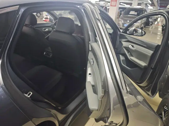 BYD Qin L — Фото автомобиля 6