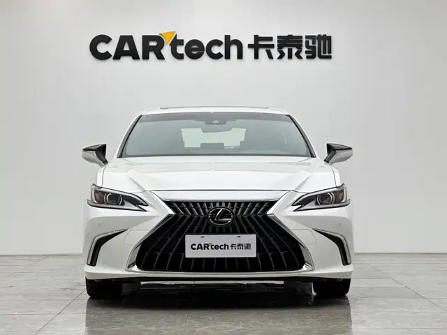 Lexus ES — Фото автомобиля 7