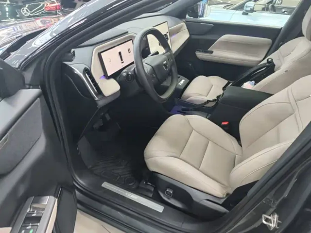 Volvo Volvo XC70 Plug-in Hybrid 2025 Standard — Фото автомобиля 15
