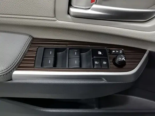 Toyota Granvia — Фото автомобиля 9