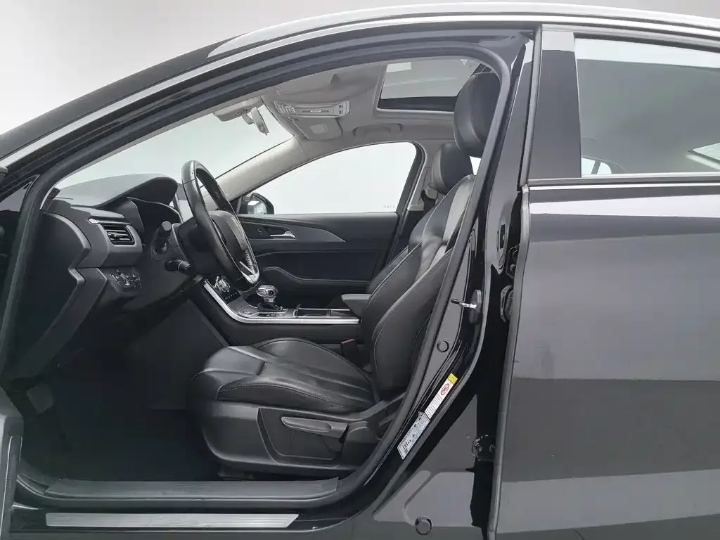Hongqi Hongqi H5 2022 Classic Facelift 1.5T DCT Flag Rhythm Edition — Фото автомобиля 10