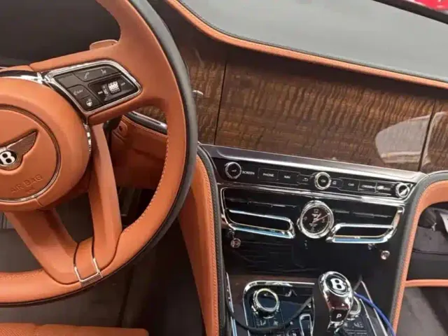 Bentley Flying Spur — Фото автомобиля 4