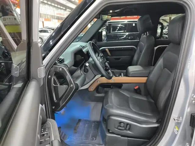 Land Rover Defender — Фото автомобиля 14