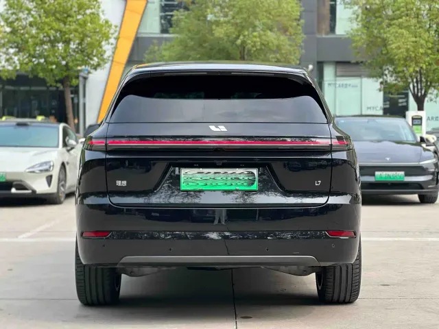 Li Auto L7 — Фото автомобиля 14