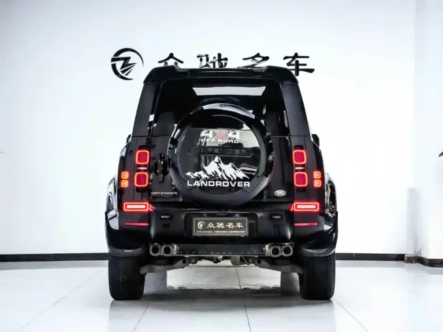 Land Rover Defender — Фото автомобиля 11