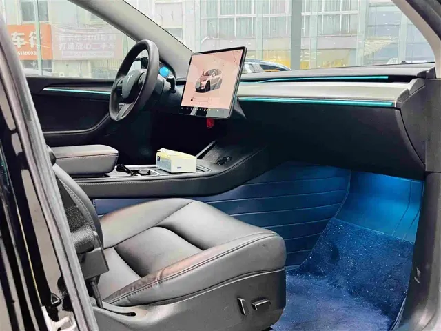 Tesla Model Y — Фото автомобиля 17