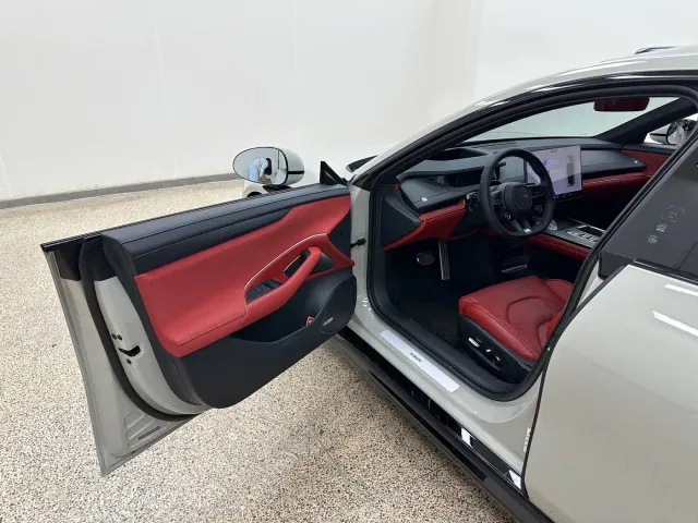 Xiaomi SU7 — Фото автомобиля 11