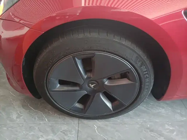 Tesla Model 3 — Фото автомобиля 22