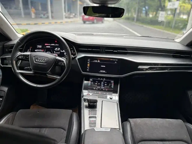 Audi A7L — Фото автомобиля 9