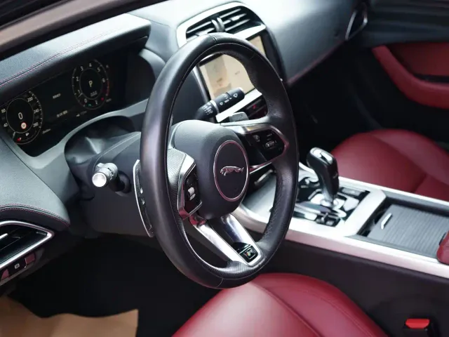 Jaguar XEL — Фото автомобиля 14