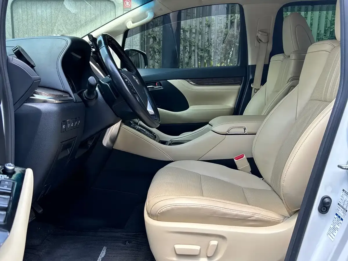 Toyota Alphard 2021 Hybrid 2.5L Premium — Фото автомобиля 16