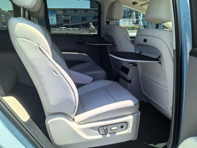 Li Auto i8 — Фото автомобиля 9