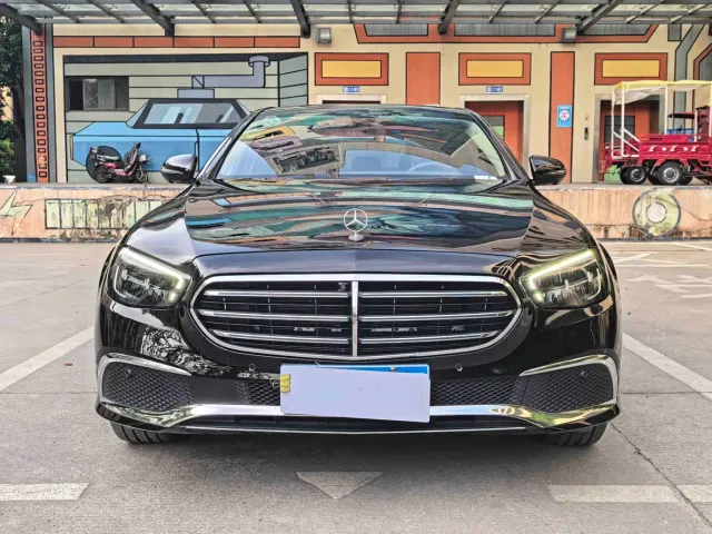 Mercedes-Benz E-Class — Фото автомобиля 2