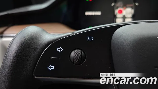 Tesla Model X — Фото автомобиля 18