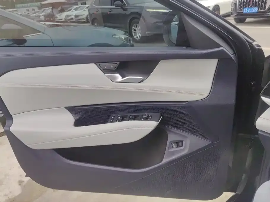 Volkswagen Passat 2025 Pro 380TSI Starlight Dragon Glory Edition — Фото автомобиля 7