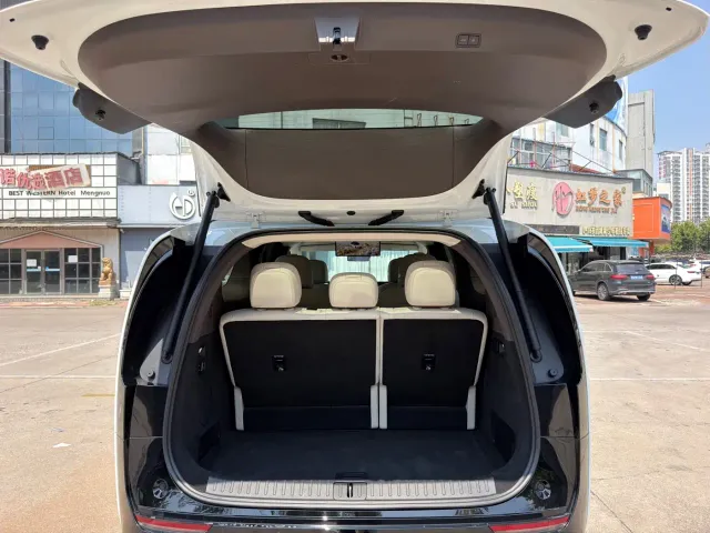 Li Auto MEGA — Фото автомобиля 16