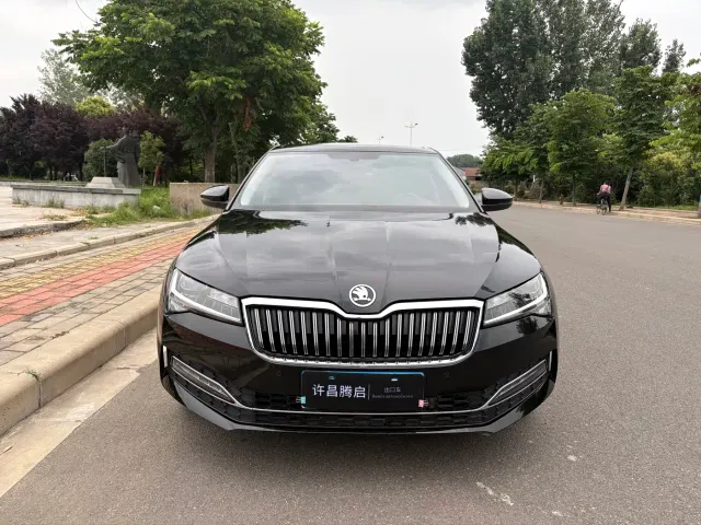 Skoda Superb — Фото автомобиля 2